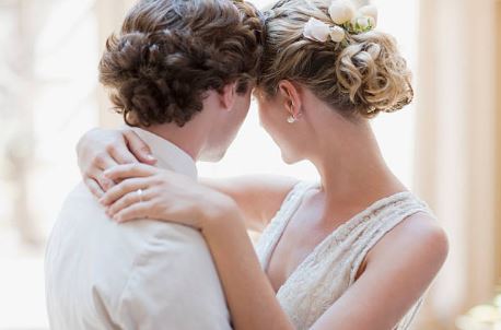 wedding bride groom dance